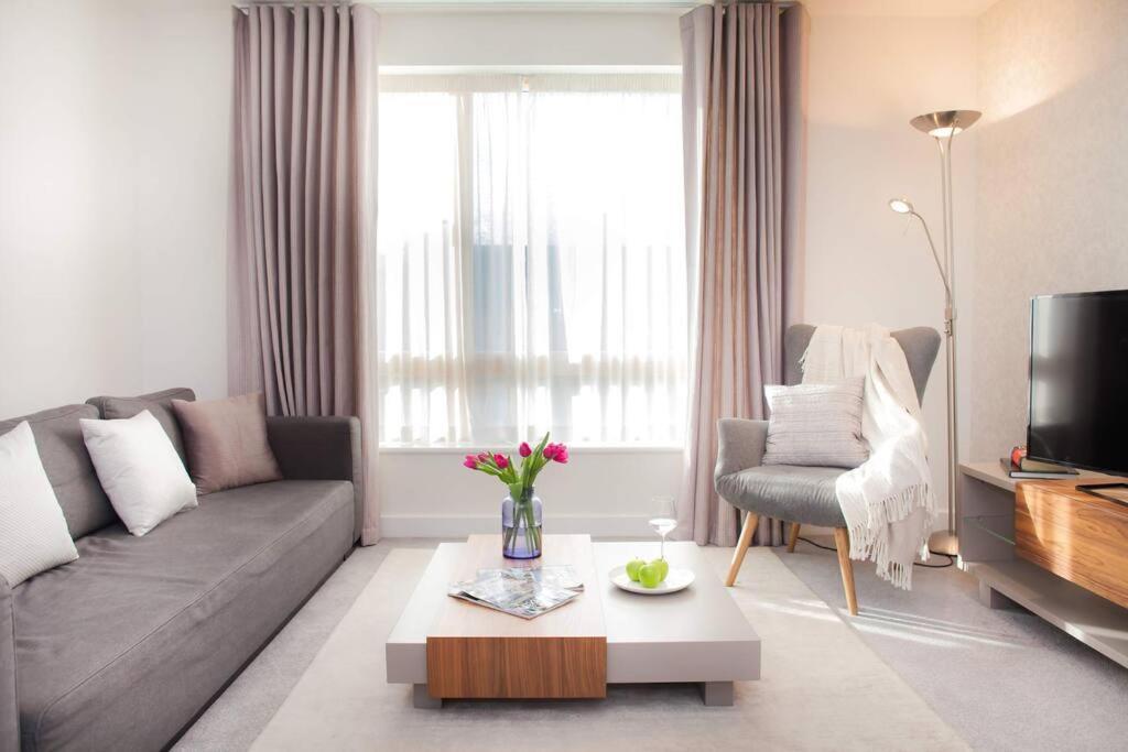 Stylish And Central Two Bedroom & Two Bathroom Apartment With Free Parking Экстерьер фото