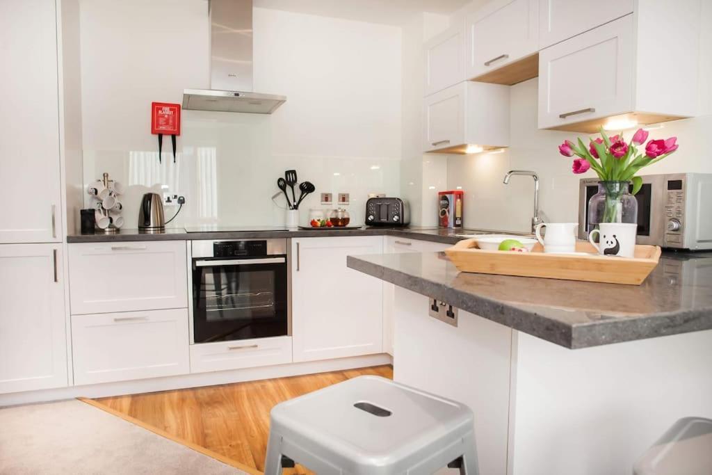 Stylish And Central Two Bedroom & Two Bathroom Apartment With Free Parking Экстерьер фото